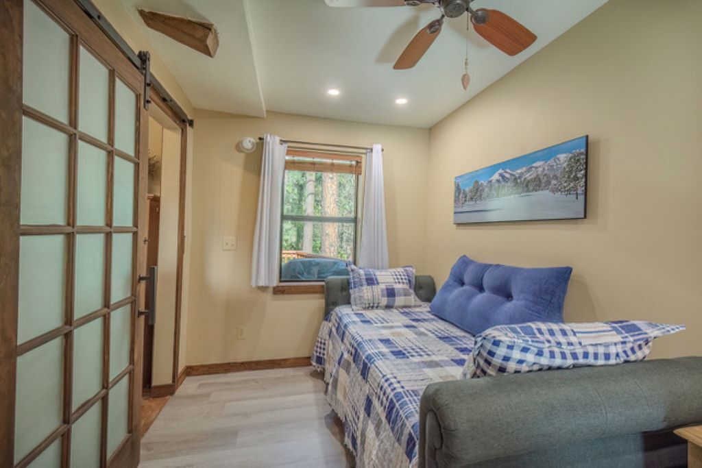 3 bedrooms, desk, iron/ironing board, free WiFi