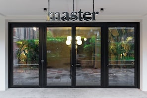 Property entrance - master Trevi (Rome)