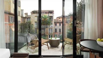 Studio with Balcony | Balcon