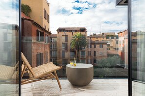 Family Apartment with Balcony | Balcony - master Trevi (Rome)