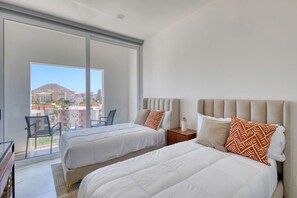 3 bedrooms, desk, iron/ironing board, WiFi