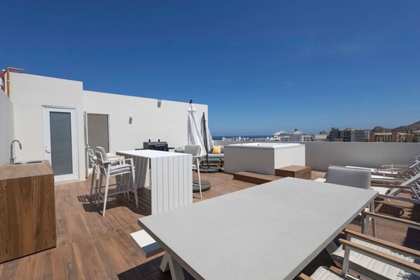 屋外ダイニングエリア