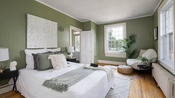 4 bedrooms, iron/ironing board, travel cot, WiFi