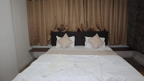 Bed sheets - Hotel Sun Up (Nashik)