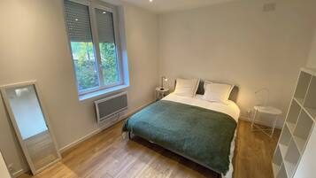 3 slaapkamers, een bureau, een strijkplank/strijkijzer, wifi