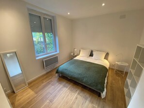 3 soverom, skrivebord, strykejern/-brett og wi-fi