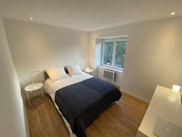 3 makuuhuonetta, työpöytä, silitysrauta/-lauta, Wi-Fi