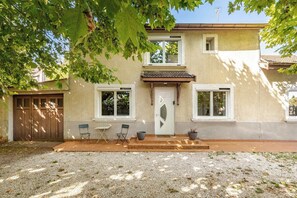Exterior - Charming house with garden near Lyon, airport and Eurexpo (Jonage)