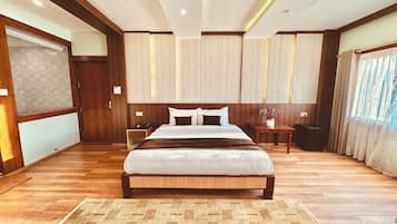 Luxury Double Room, 1 King Bed, City View | Free WiFi