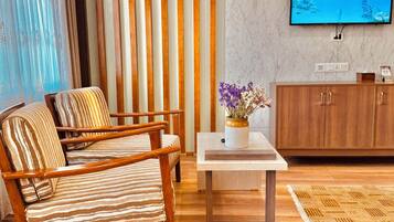 Luxury Double Room, 1 King Bed, City View | Free WiFi