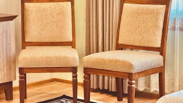 Habitació quàdruple familiar, diversos llits, no fumadors, vistes a la ciutat | Wifi gratuïta