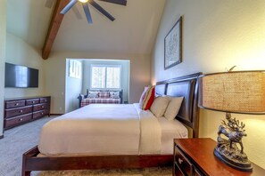 3 slaapkamers, een bureau, een strijkplank/strijkijzer, gratis wifi