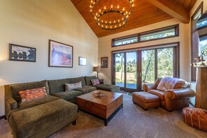 TV, fireplace, computer monitors, printers - Luxe Townhome w/ Meadow Views; Hottub, Garage, BBQ (Mammoth Lakes)