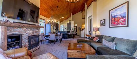 Tv, eldstad, datorskärmar och printers