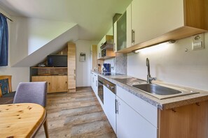 Classic Apartment, Balcony, Mountain View | Private kitchen - Krapflhof (Weisspriach)