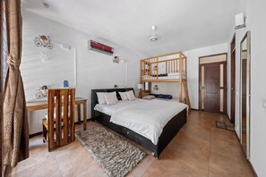 4 bedrooms, iron/ironing board, WiFi, bed sheets