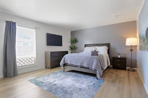 2 habitaciones, escritorio, tabla de planchar con plancha y wifi