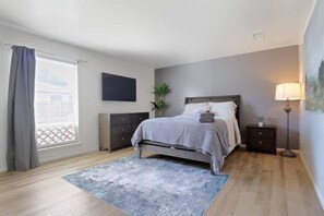 2 bedrooms, desk, iron/ironing board, WiFi