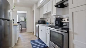 Private kitchen - Hoff Gardens 39 - 2BR 2BA - Downtown Lubbock (Lubbock)