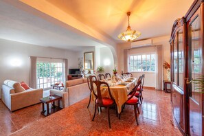 In-room dining - Villa Monchique Royal (Monchique)