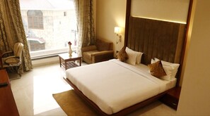 Executive Room | Free WiFi - Moon And Mars Resort (Kanpur)