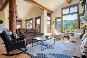 Smart-TV, Kamin, Videospiele, DVD-Player