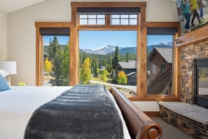 4 Schlafzimmer, Schreibtisch, Bügeleisen/Bügelbrett, kostenloses WLAN