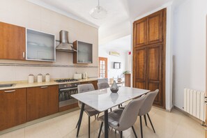 Apartment | Private kitchen - Charmant Appartement au Cœur d'Hydra (Algiers)