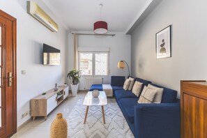 Apartment | Living area | 37-inch TV with cable channels, Netflix, streaming services