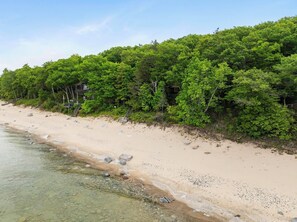 På stranden och strandhanddukar
