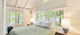 The Blissful Cabin -  A cozy one-bedroom cabin with a fireplace.