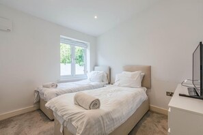 2 Schlafzimmer, Schreibtisch, Bügeleisen/Bügelbrett, WLAN