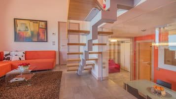 Villa, Lake View | Living area