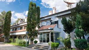 A hotel with a white facade, arched windows, and a satellite dish. - Eurohotel Gradce - Hotel Brana Gradce (Dolno Gradche)