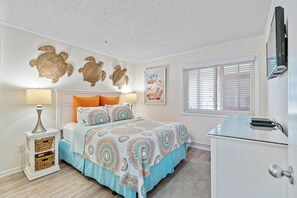 3 slaapkamers, een strijkplank/strijkijzer, gratis wifi, beddengoed