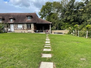 Exterior - Le Gite de Chez Emma. Tenue par Sandra (Léaupartie)