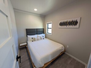 2 Schlafzimmer, Schreibtisch, Reisekinderbett, WLAN