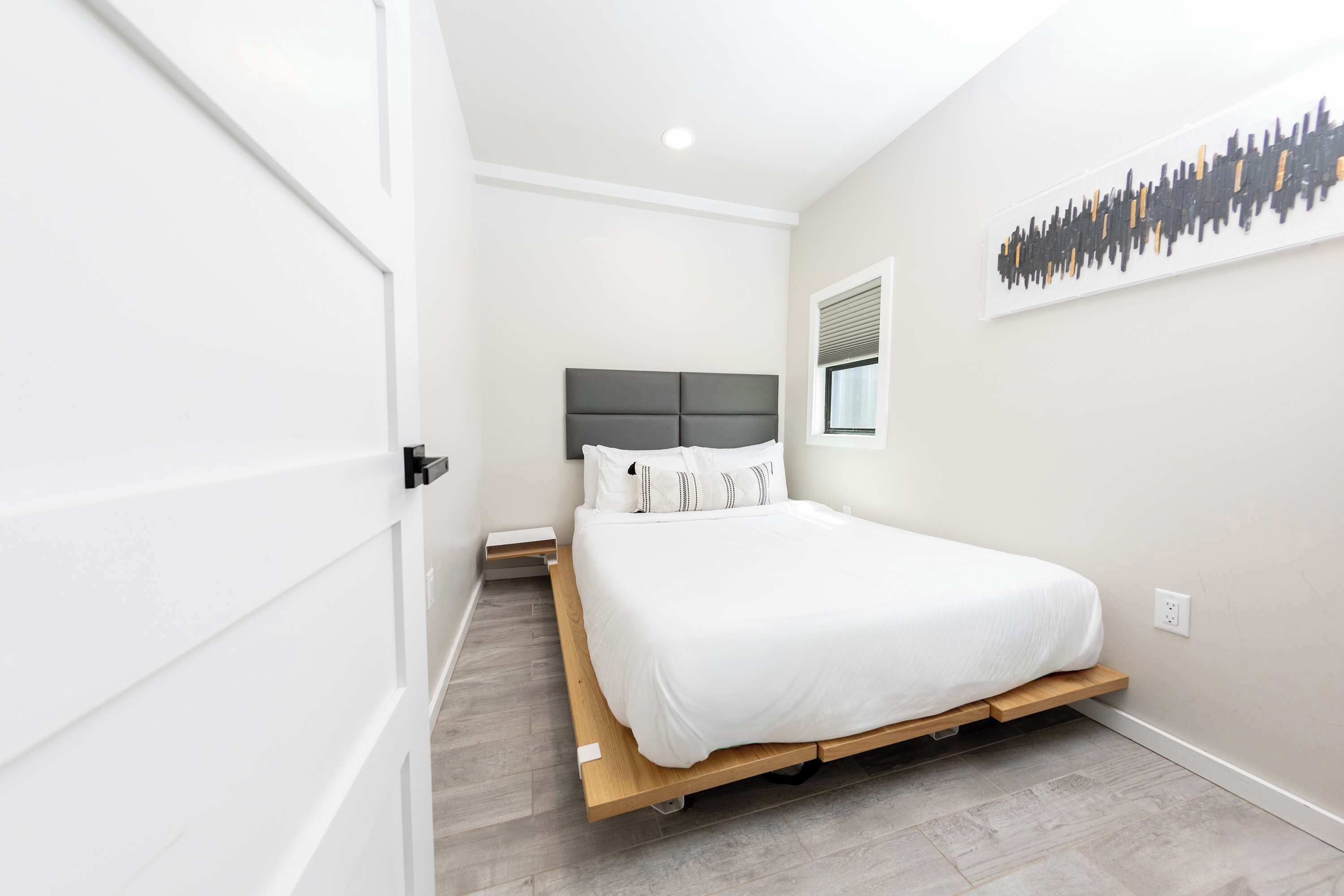 2 bedrooms, desk, travel crib, WiFi