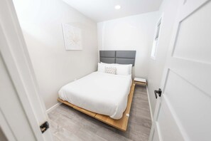 2 bedrooms, desk, travel cot, WiFi - Container Home @ Stardust Big Bend 5 min from Park (Terlingua)