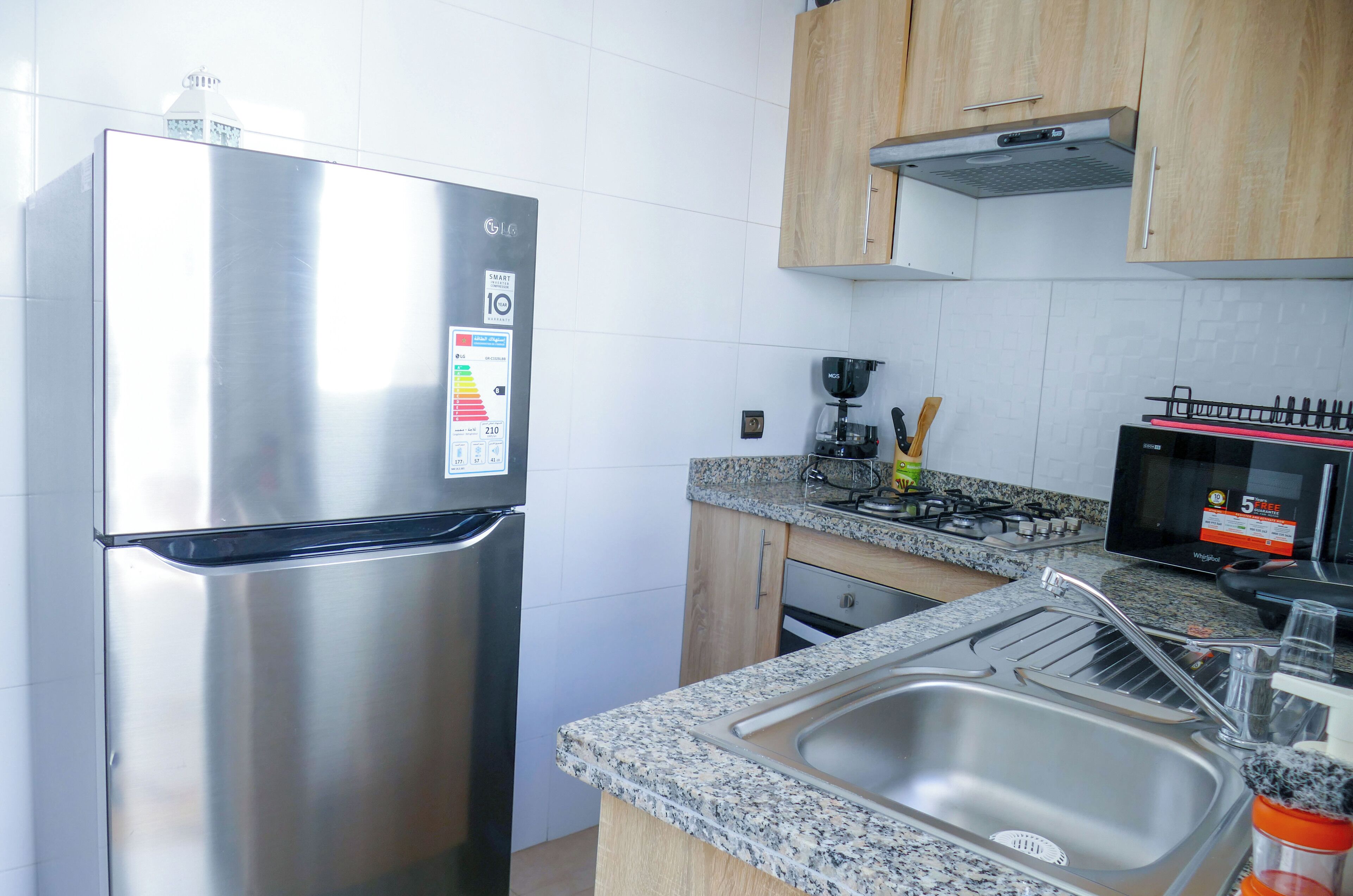 Réfrigérateur, micro-ondes, four, plaque de cuisson