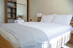 1 Schlafzimmer, Zimmersafe, Schreibtisch, Bügeleisen/Bügelbrett