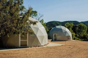 Exterior - Dome Retreat Near Zion. Hot Tub and Sauna. (Glendale)