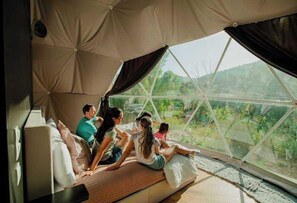 2 bedrooms, iron/ironing board, travel crib, WiFi - Dome Retreat Near Zion. Hot Tub and Sauna. (Glendale)