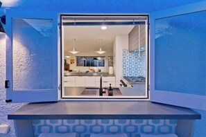 Fridge, microwave, oven, stovetop - Navigate Stays Iconic Home w/ Salt Pool Spa Casita (Palm Springs)