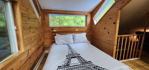 Serenity - Tree house on the lake