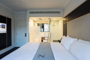 Junior Suite Room | 1 Schlafzimmer, individuell eingerichtet, Schreibtisch
