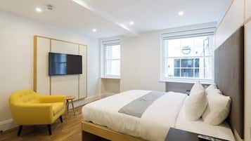 Club Junior Suite Room (All Inclusive) | 1 phòng ngủ, trang bị nội thất với thiết kế riêng biệt, bàn