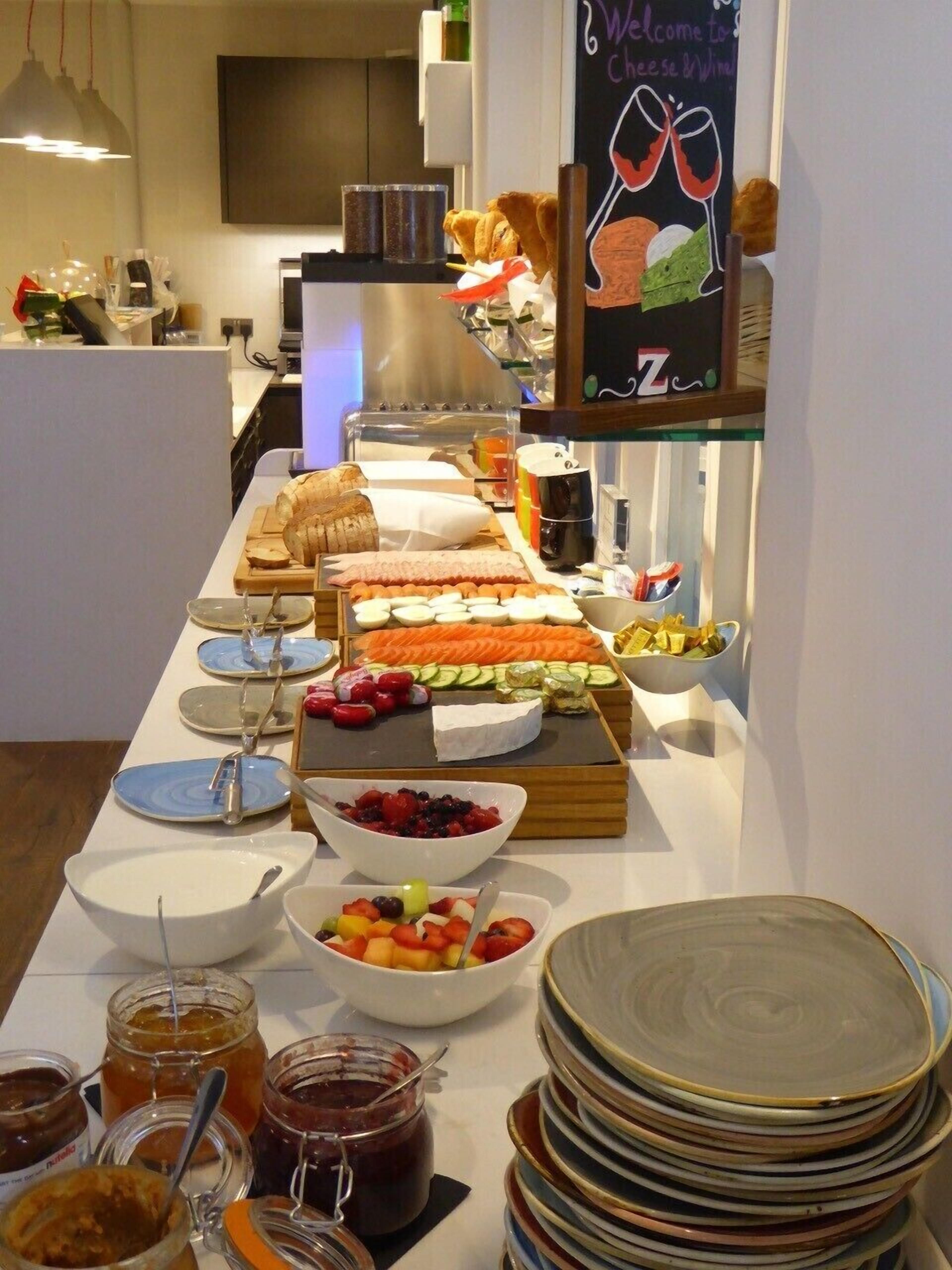 Sarapan ala kontinental setiap hari (GBP 13.95 per orang)