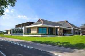 Exterior - Radstone Hotel (Larkhall)