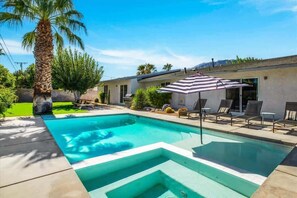 Pool - Rejuvenating Palm Springs Hideout (Palm Springs)